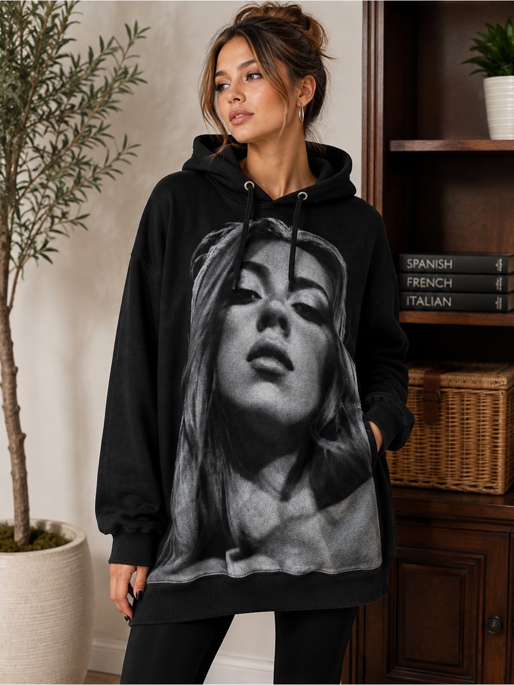 Tate McRae 2025 Miss Possessive World Tour Photo Hoodie Black | L